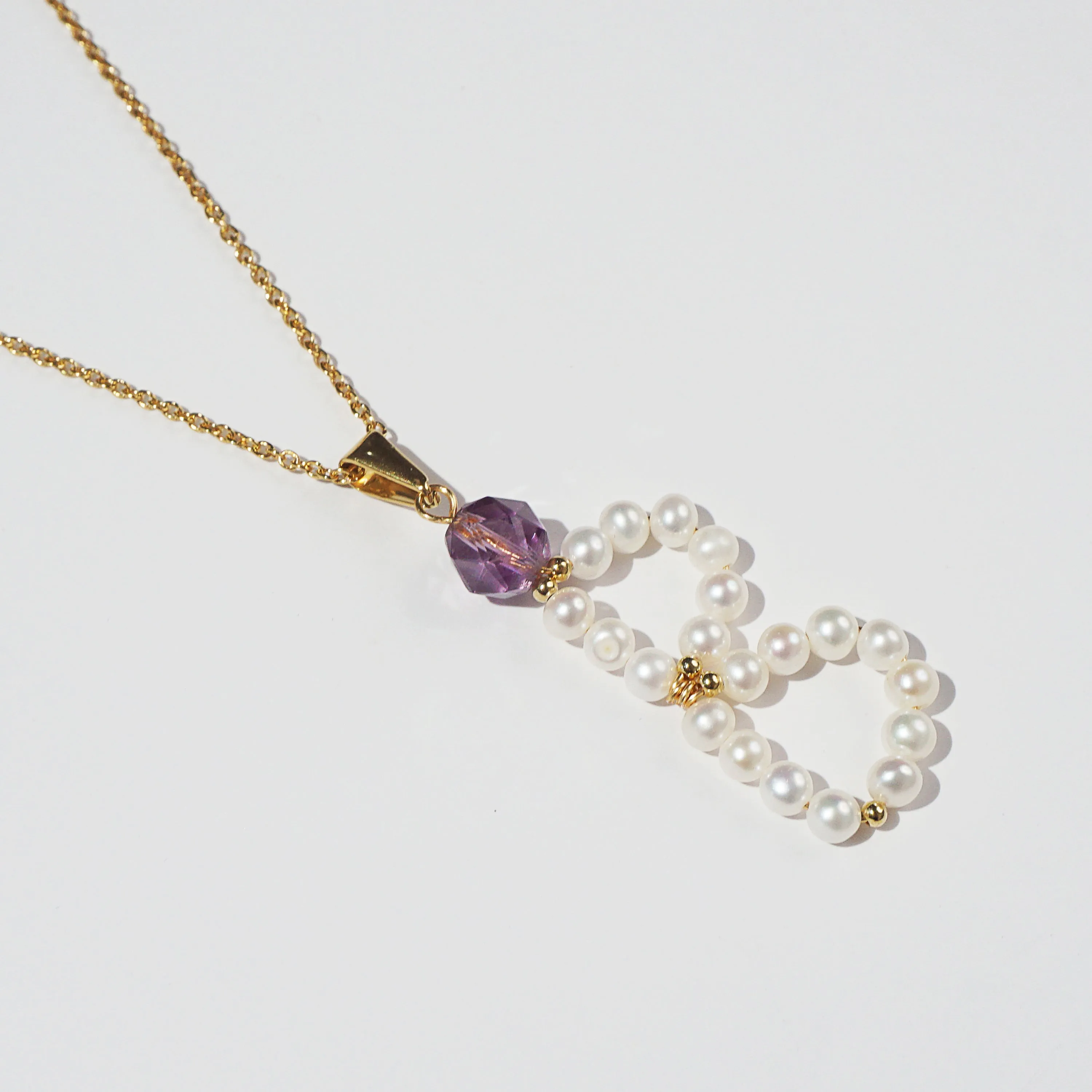 Les Initiales - Personalized Initial Necklace in Freshwater Pearl