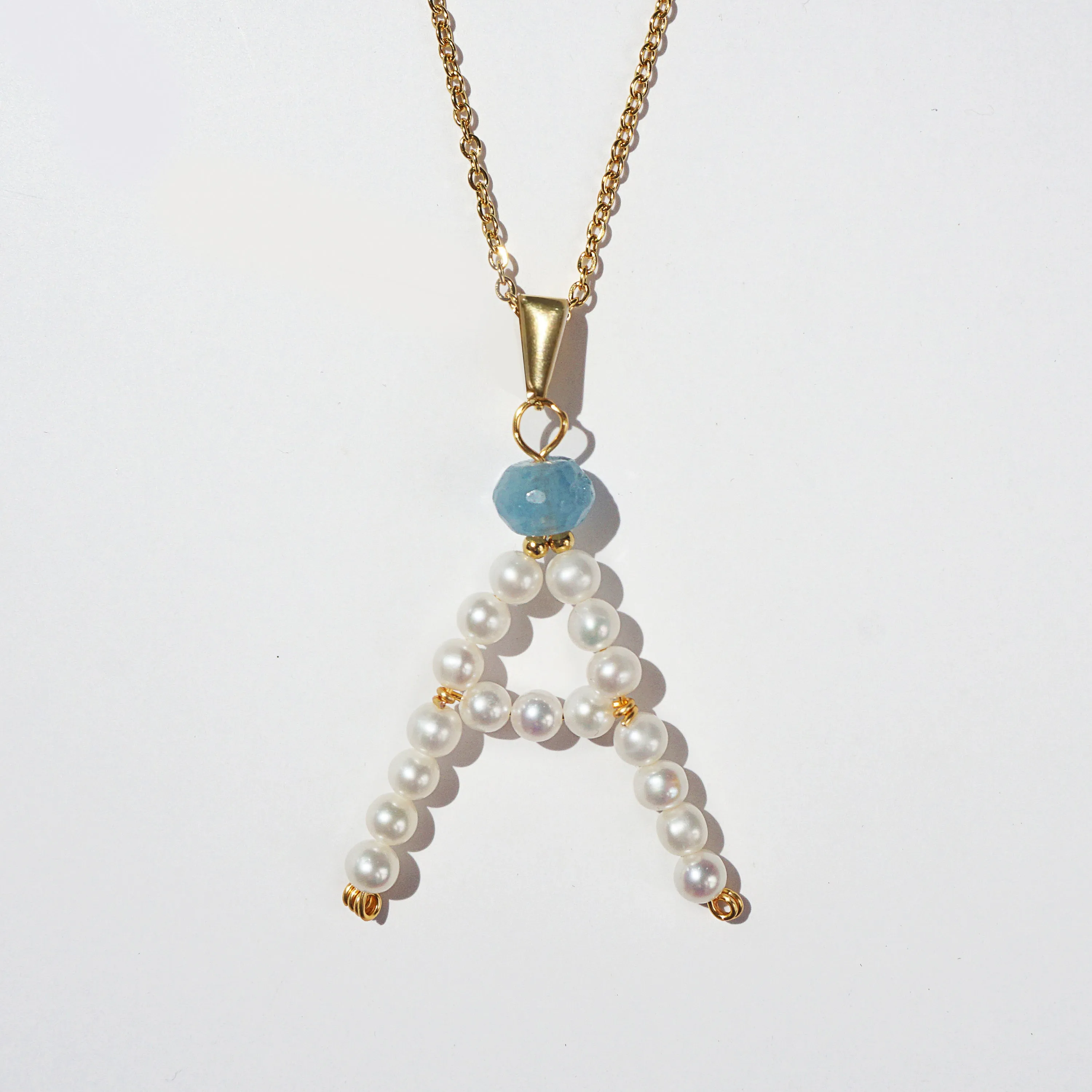 Les Initiales - Personalized Initial Necklace in Freshwater Pearl